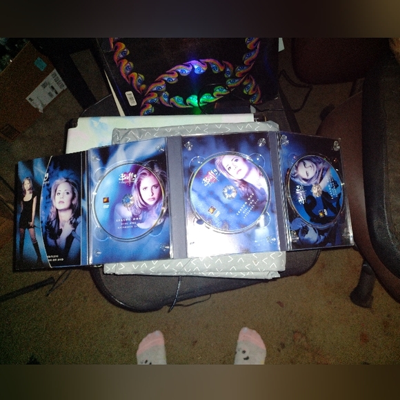 Buffy The Vampire Slayer Season 1 Complete DVD set, 3 discs. - Picture 6 of 6